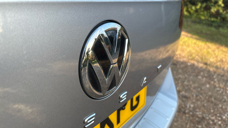 Volkswagen Passat 2.0 TDI EVO SCR R-Line 5dr DSG Diesel Estate